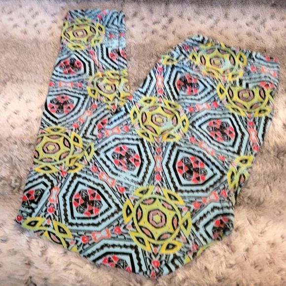 LuLaRoe Pants - LULAROE TALL & CURVY LEGGINGS • EUC